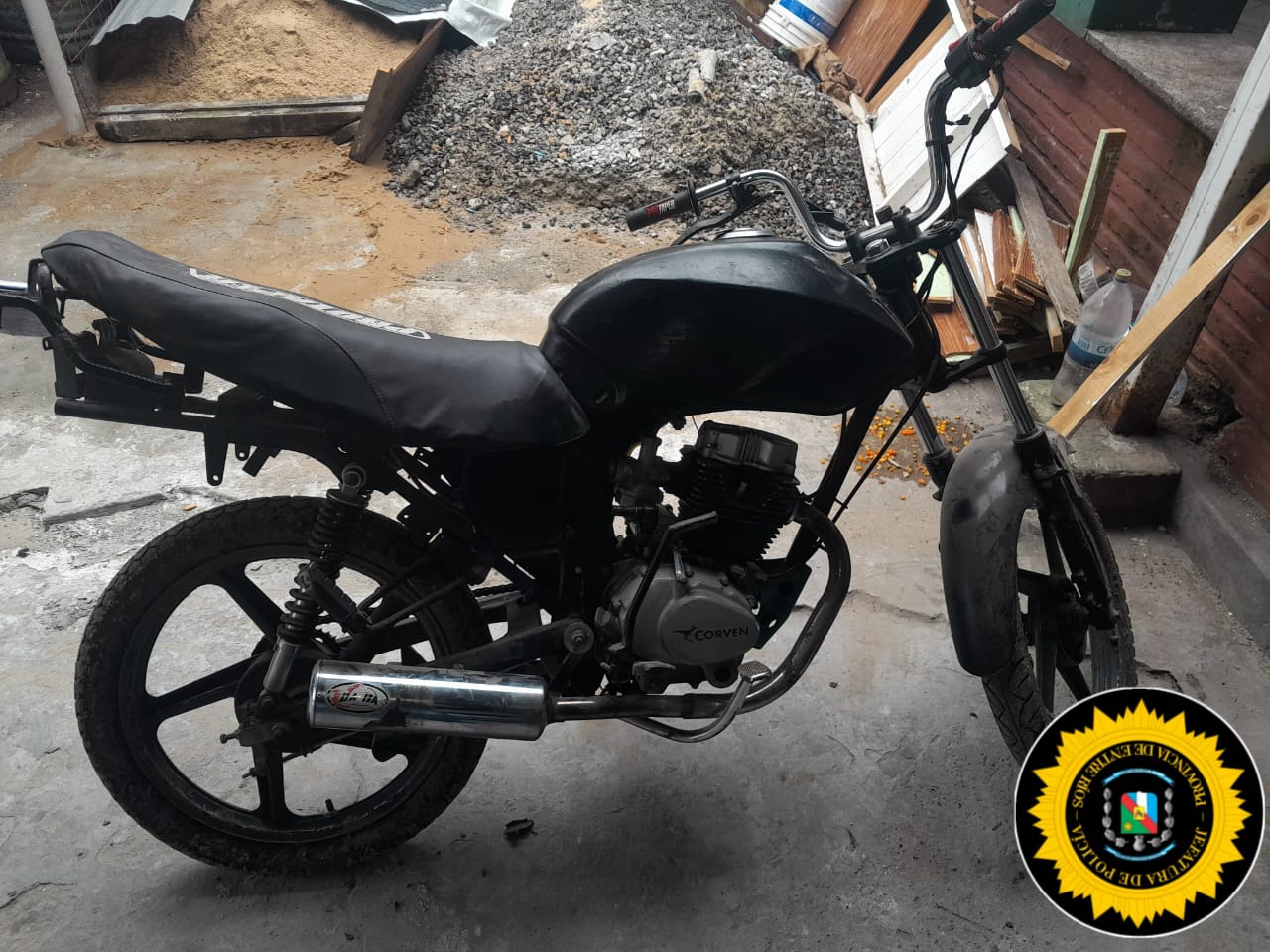 Iban con una moto robada y se cruzaron a la policía